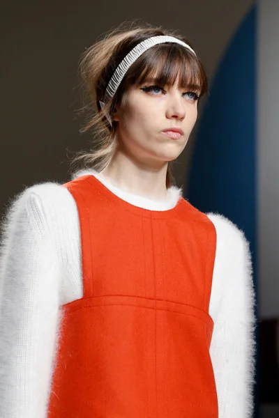 Look 16